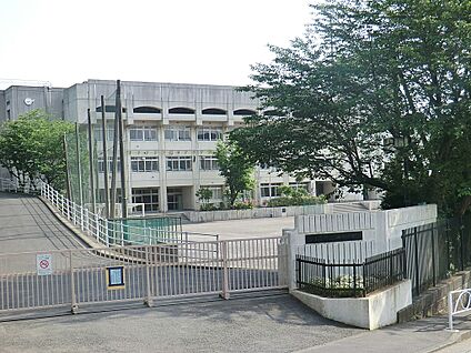 川崎市立平中学校 70m(1分)