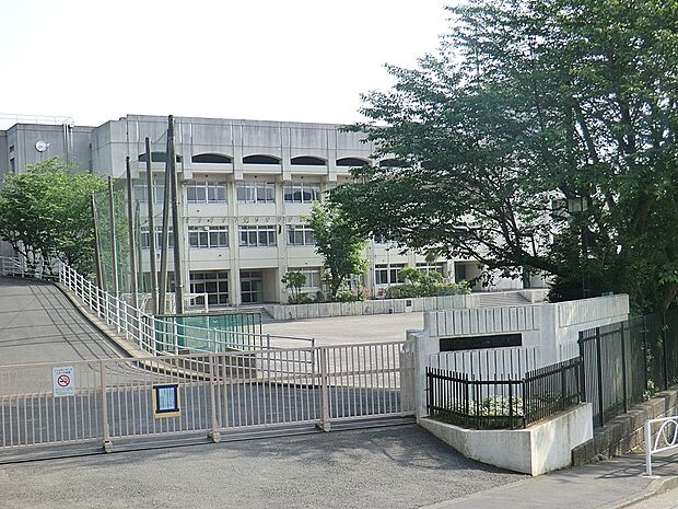 川崎市立平中学校（約70m・徒歩1分）