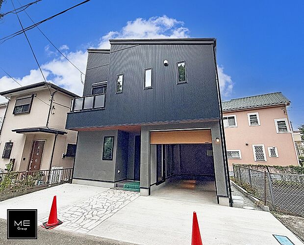 【現地外観写真】1号棟 ■暮らしを彩る充実した設備仕様が備わった住まい
