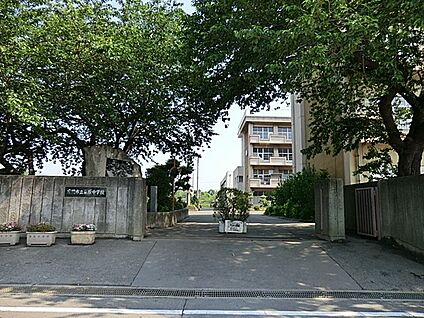 座間市立栗原中学校 1440m(18分)