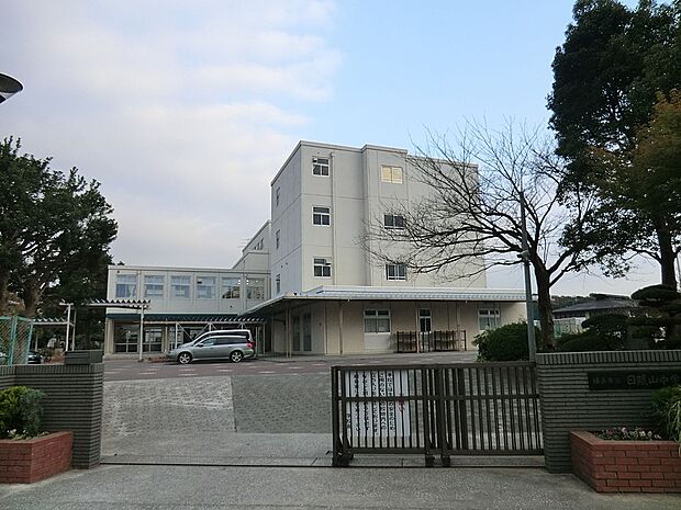 横浜市立日限山中学校(約1,100m・徒歩14分)