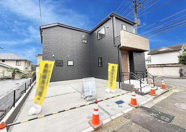 【現地外観写真】1号棟  ■家族みんなが笑顔で過ごせる、安心感のある住まい