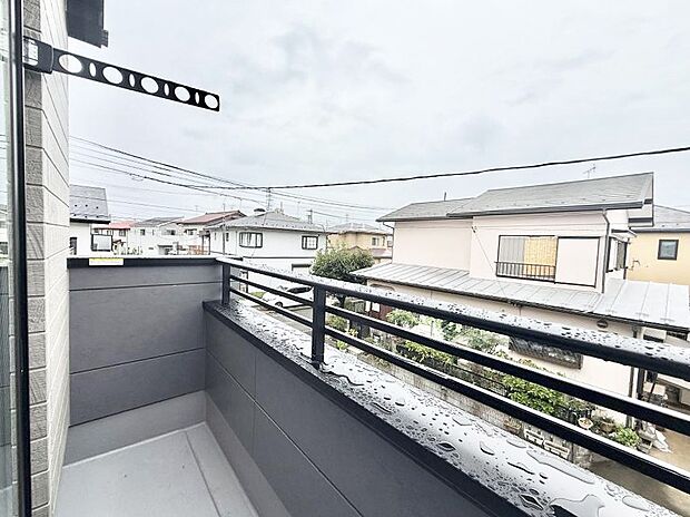 【バルコニー】2号棟 ■ 季節の移ろいを感じられる開放的な空間です