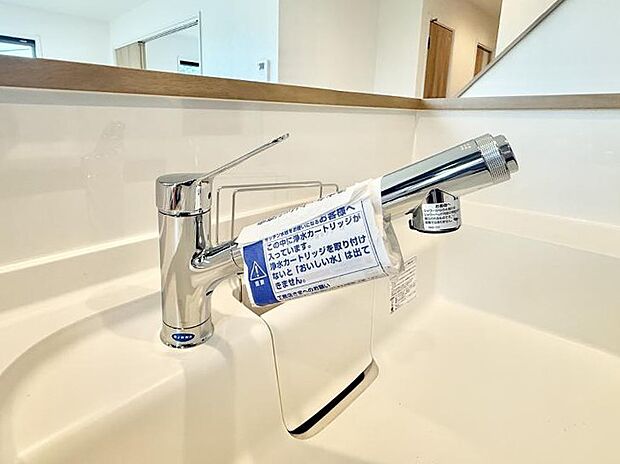【浄水器】■清潔でおいしい水を手軽に供給してくれます