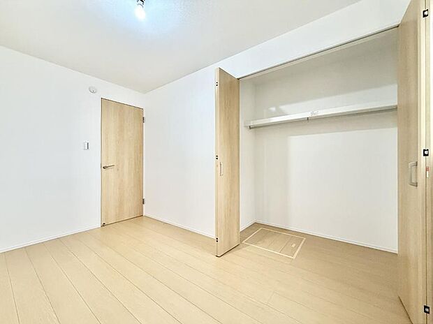 【リビング以外の居室】1号棟  ■落ち着いた雰囲気のお部屋で心が安らぐ空間