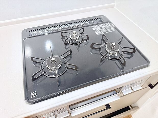 【3口ガスコンロ】■一度に多くの料理ができ便利で効率的