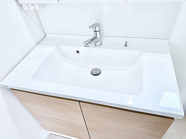 【ハンドシャワー付洗面台】■手洗いや顔を洗う時も快適に使える便利なシャワー