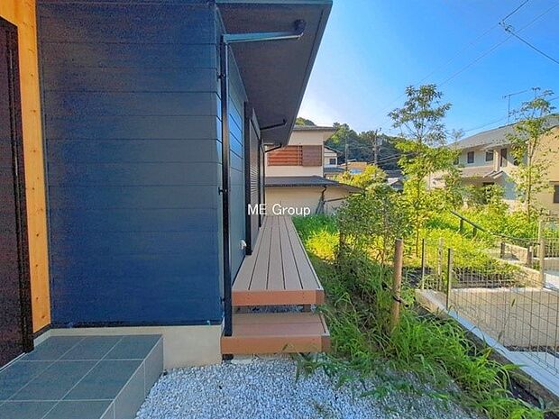 【その他現地】1号棟  ■天気の良い日はテラスでのんびり日向ぼっこ  
