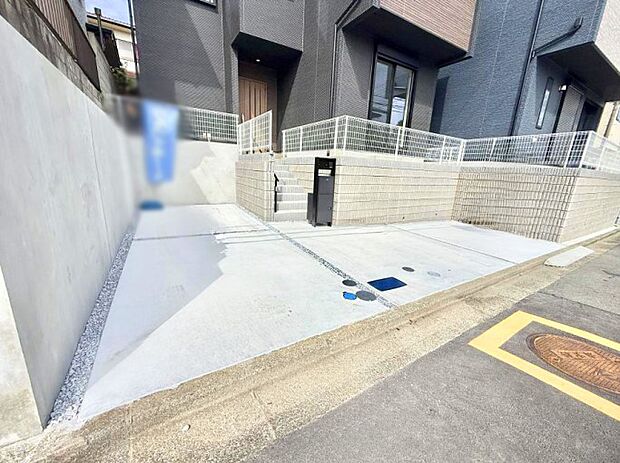 【駐車場】1号棟  ■家族の未来を優しく包み込む新しい住まい