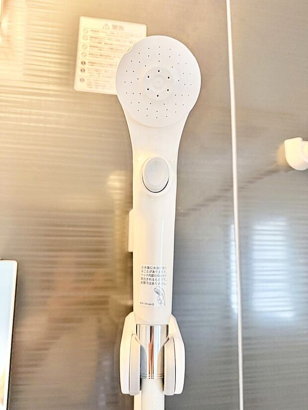 【止水シャワーヘッド】■手元で簡単に止水できるため、水の無駄遣いを減らすことができます。