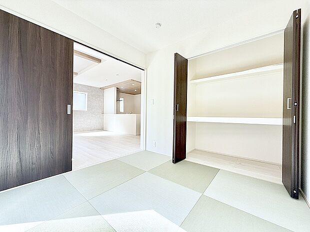 【リビング以外の居室】1号棟 ■落ち着いた色合いのお部屋で穏やかな時間を楽しめます