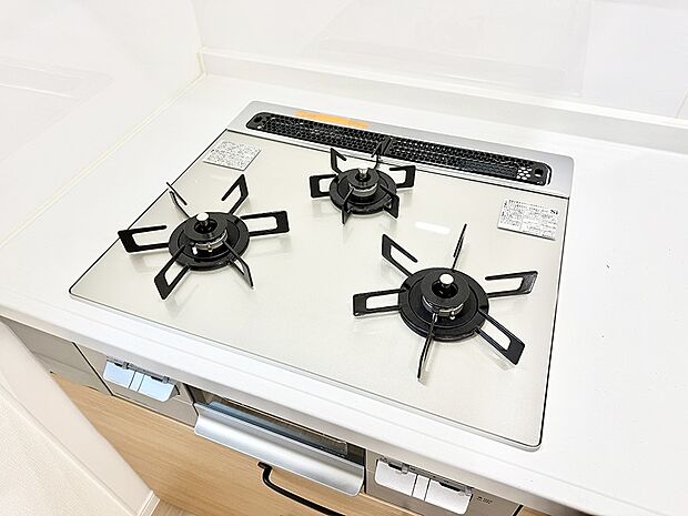 【3口ガスコンロ】■一度に多くの料理ができ便利で効率的