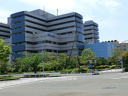 横浜市立大学附属病院 2100m(27分)