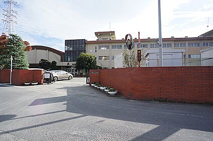 小田原市立城北中学校 1300m(17分)