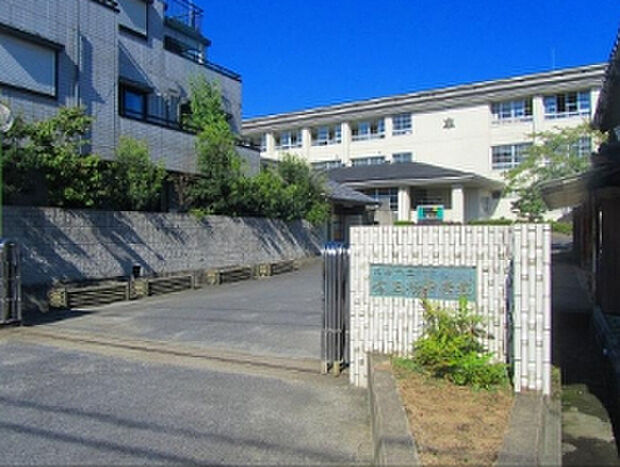桜井市立大三輪中学校（約2,352m）