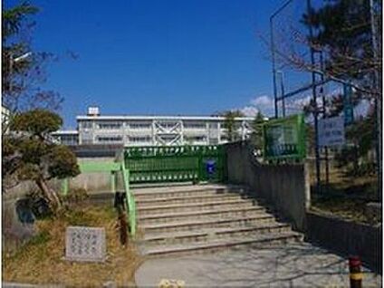 山の辺小学校 1342ｍ(徒歩17分)