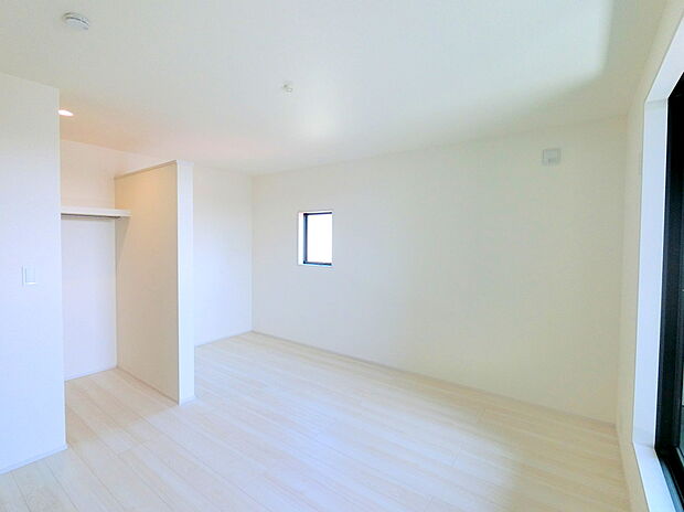 ◆2階の各居室にはそれぞれ収納を完備！しっかりとした容量のスペースを確保しているので、お部屋は美しい空間を保てますね♪