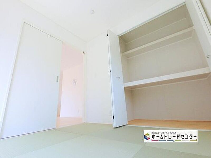 ◆リビングと隣接したお部屋です！ゴロゴロする、お子様を寝かせる、客間として利用するなど、ライフスタイルに合わせて変化をもたらすことができます！