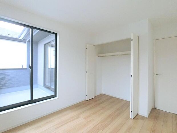 【 リビング以外の居室】◆2階の各居室にはそれぞれ収納を完備！しっかりとした容量のスペースを確保しているので、お部屋は美しい空間を保てますね♪