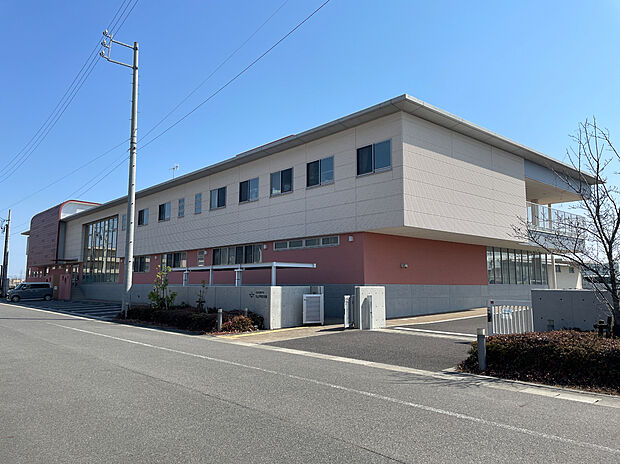 九之坪保育園まで徒歩10分(780m~790m)。生後6ヶ月~5歳児クラスがあります。夏まつりやクリスマス会、ひなまつりなど年間を通して様々な行事が行われています。