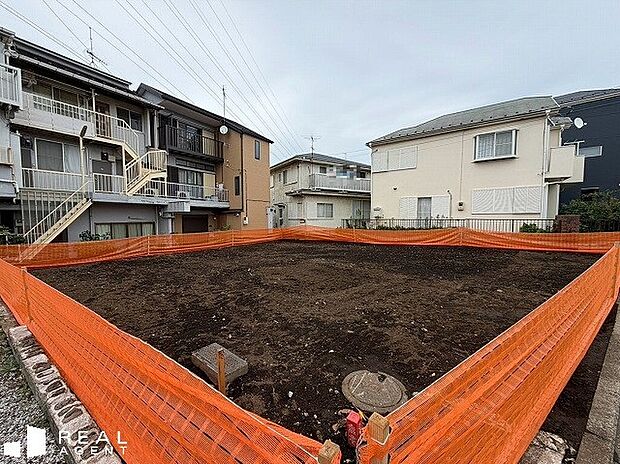 【現地外観】駅前には商店街やスーパーが充実!日常の買い物がしやすい立地。