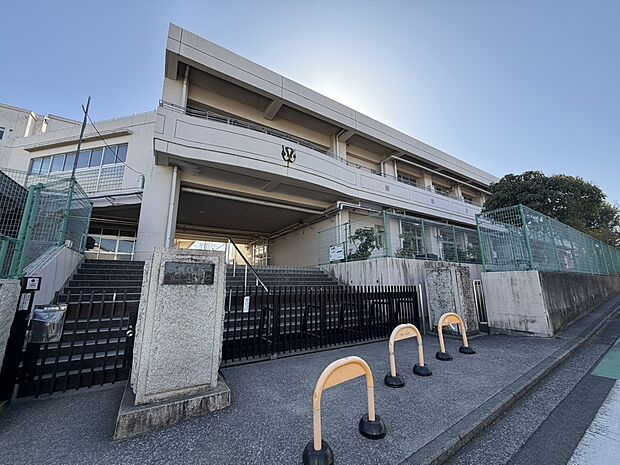 横浜市立さちが丘小学校(約730m)