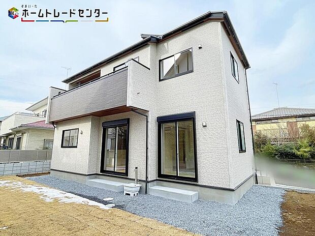 嬉しい仕様がたくさん！
浴室暖房換気乾燥機、都市ガス、Wロック電池錠、床下収納、２４時間換気、シューズインクローク、ウォークインクローゼット、和室、吹抜、折上天井！