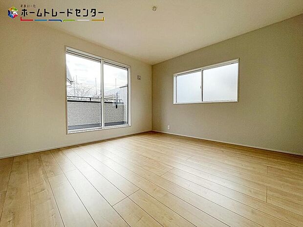 ２面採光を確保した明るい室内は、風通しも良く、大変居心地の良い空間となっております。爽やかな風を感じて起きる朝は、快適生活の始まりに！