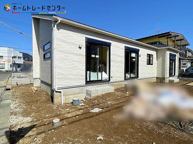 ２号棟
リビングも各部屋もバルコニーも、大きな窓から開放的な空間に陽の光がたっぷり降り注ぐ、見て明るく！家族も明るく！おうちに帰るのが楽しくなるようなお住まいです！