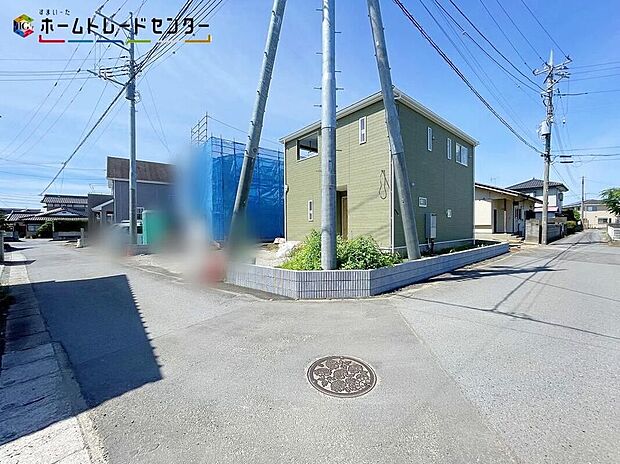 １号棟＞嬉しい仕様がたくさん！システムキッチン、浴室乾燥機、床下収納、防犯カメラ、TVモニター付きインターホン、人感センサー付玄関灯、全居室ペアガラス、駐車３台可（車種による）♪