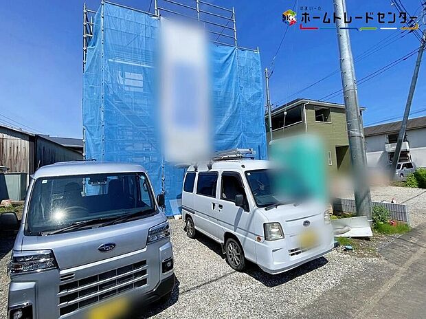 ２号棟＞一戸建ての大きなメリットは、「自分の土地」を自由に使えること。好きなペットが飼えるほか、ガーデニングやＤＩＹ、車の手入れなど様々な趣味を楽しめます♪広いお庭でのびのびと開放的に暮らしましょう！