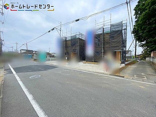 1号棟
嬉しい仕様がたくさん!
システムキッチン、浴室乾燥機、床下収納、防犯カメラ、TVモニター付きインターホン、人感センサー付玄関灯、全居室ペアガラス、駐車2台可(車種による)♪