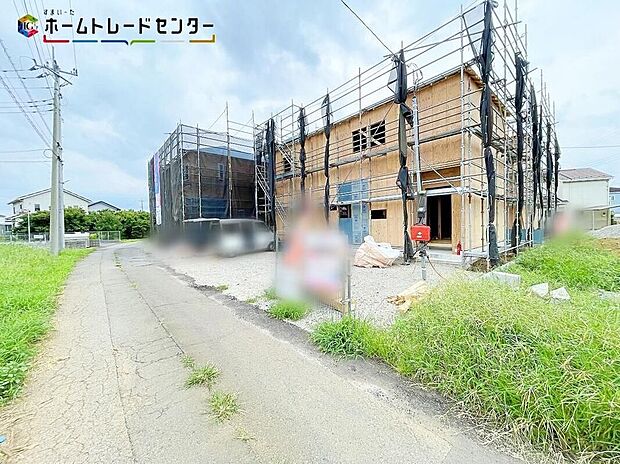 1号棟嬉しい仕様がたくさん!システムキッチン、浴室乾燥機、床下収納、防犯カメラ、TVモニター付きインターホン、人感センサー付玄関灯、EVコンセント、都市ガス、駐車2台可(車種による)♪