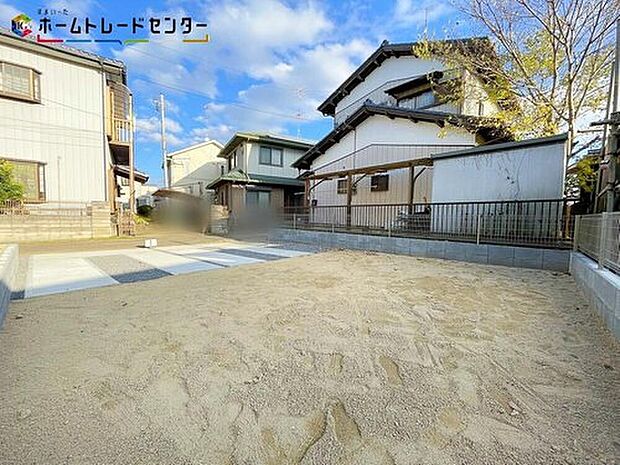 【庭】陽光たっぷり降りそそぐ南庭を備えた理想のお住まいです。お子様の遊び場や趣味のガーデニングなど、ライフスタイルに合わせていろいろとお楽しみ頂けそうです。