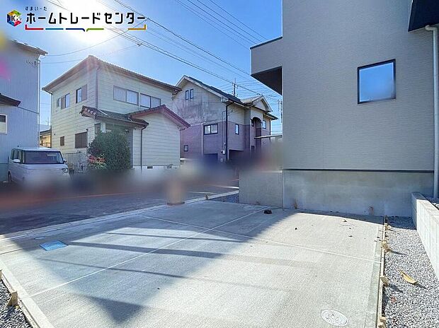 【庭】陽光たっぷり降りそそぐ南庭を備えた理想のお住まいです。お子様の遊び場や趣味のガーデニングなど、ライフスタイルに合わせていろいろとお楽しみ頂けそうです。