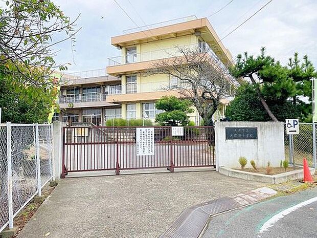 土浦市立大岩田小学校（約1,400m）