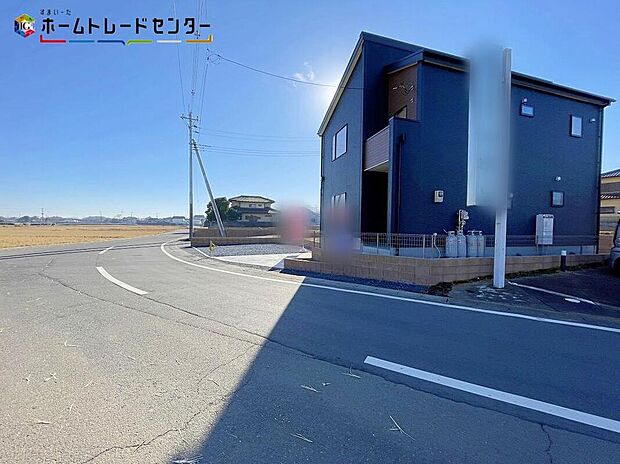【前面道路含む現地写真】平日・お仕事帰りなど、いつでもご案内致します！お気軽にお問い合わせ下さい♪お待ちしております！快適な住まいをお届けいたします！開放感あふれる現地を、是非ご体感くださいませ！