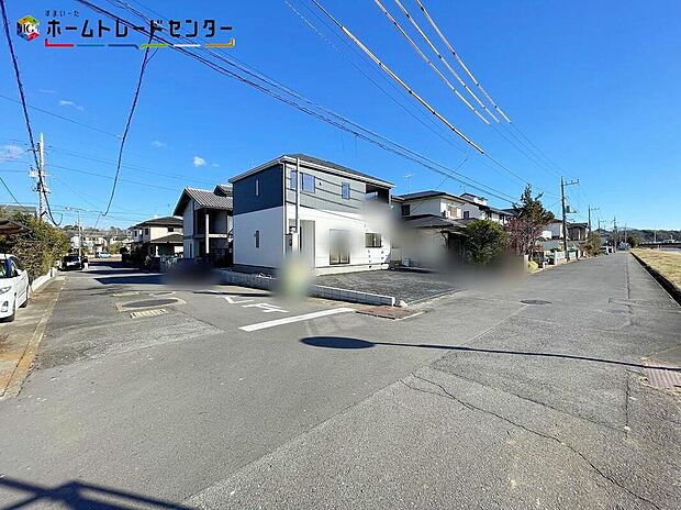 【前面道路含む現地写真】交通量が少ない住宅街なので、雨の日でも車の走行音も気になりません。平日・お仕事帰りなど、いつでもご案内致します！お気軽にお問い合わせ下さい♪お持ちしております！