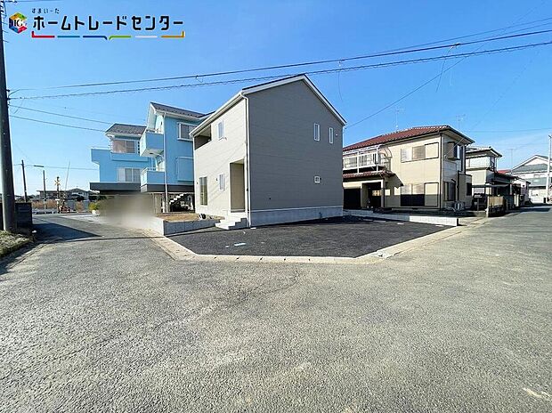 【前面道路含む現地写真】交通量が少ない住宅街なので、雨の日でも車の走行音も気になりません。平日・お仕事帰りなど、いつでもご案内致します！お気軽にお問い合わせ下さい♪お持ちしております！