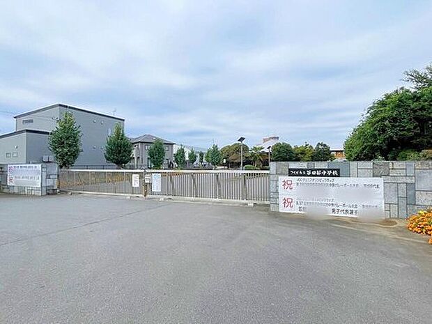 つくば市立谷田部中学校（約1,090m）