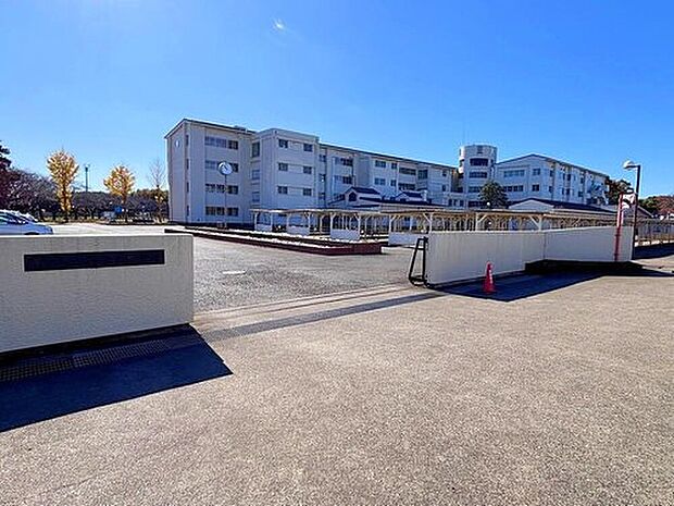 牛久市立牛久南中学校（約400m）