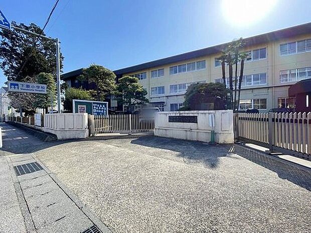 下妻市立下妻小学校（約1,750m）