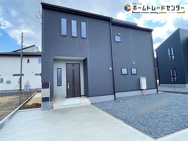 【現地外観写真】5号棟
家族の笑顔が集まる対面キッチンと広々リビング!理想の子育て空間がここにあります!写真だけでは伝わらない魅力があります。ぜひ現地でご家族とご体感ください!