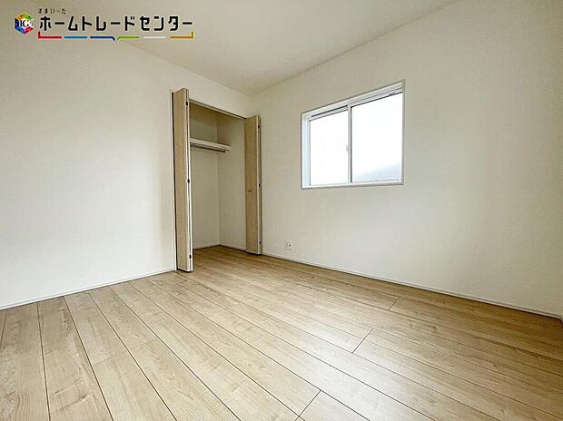 【収納】お子様の成長と共に増えていく荷物も楽々しまえる収納力！お部屋は美しい空間を保てます！オシャレなママは洋服もたくさん。収納に困らないよう、各部屋の収納力も見逃せない！！