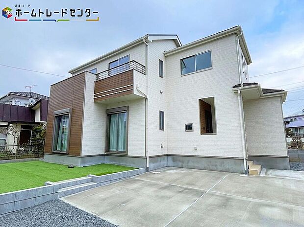 【現地外観写真】嬉しい仕様設備
浴室乾燥機、床下収納、3面鏡化粧台、廊下・水回りダウンライトつき、24時間換気システム、駐車3台可等♪これだけではない魅力が、現地できっと見つかる!お問合せをお待ちしております!