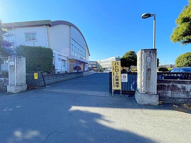 石岡市立府中中学校(約700m)