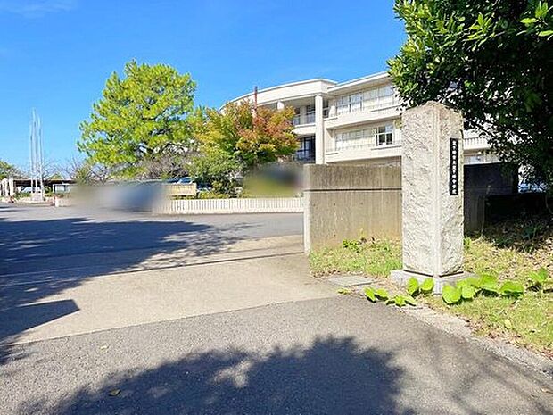 龍ケ崎市立龍ケ崎中学校（約1,600m）