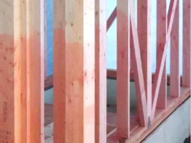 【【防蟻処理】】シロアリの侵入・被害を防ぐための処置。　予防駆除剤などを使用し、木造住宅へのシロアリ被害を防ぎます。

