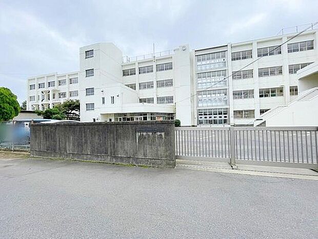 土浦市立土浦第二中学校（約400m）