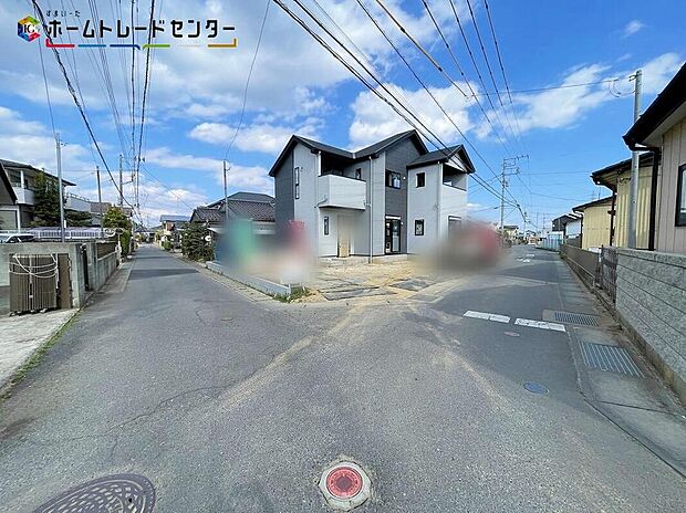 【前面道路含む現地写真】○嬉しい設備仕様
システムキッチン、浴室乾燥機、ウォークインクローゼット、床下収納、TVモニター付インターホン、シューズインクローク、食器洗い乾燥機、折り上げ天井、駐車場２台（車種による）！